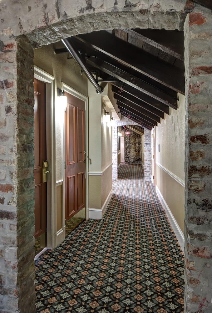 St James Hotel New Orleans Downtown French Quarter Area In New Orleans Hotel Rates Reviews On Orbitz St James Hotel New Orleans Downtown French Quarter Area In New Orleans Hotel Rates Reviews On Orbitz