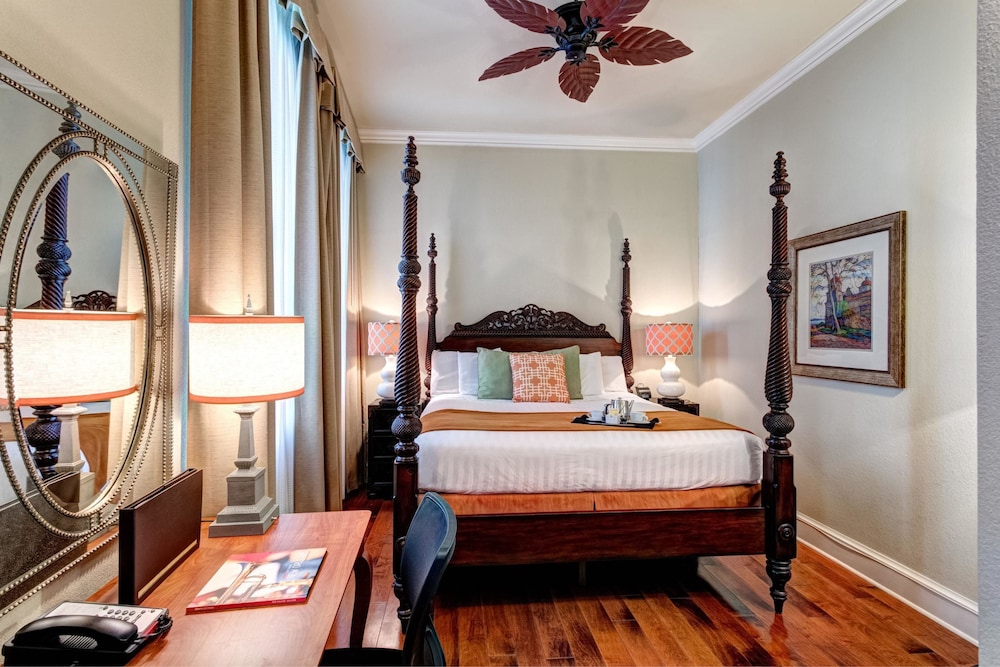 St James Hotel New Orleans Downtown French Quarter Area In New Orleans Hotel Rates Reviews On Orbitz St James Hotel New Orleans Downtown French Quarter Area In New Orleans Hotel Rates Reviews On Orbitz