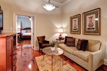 St James Hotel New Orleans Downtown French Quarter Area New Orleans 79 Room Prices Reviews Travelocity St James Hotel New Orleans Downtown French Quarter Area New Orleans 79 Room Prices Reviews Travelocity