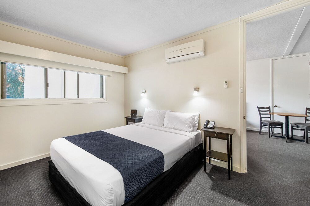 Adelaide Meridien Hotel & Apartments