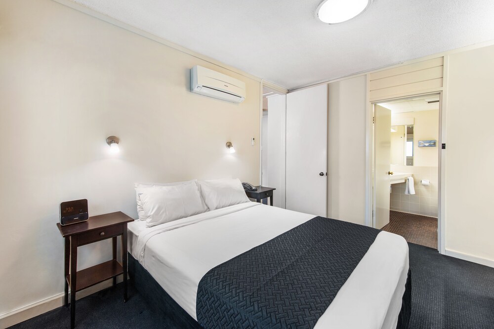 Adelaide Meridien Hotel & Apartments