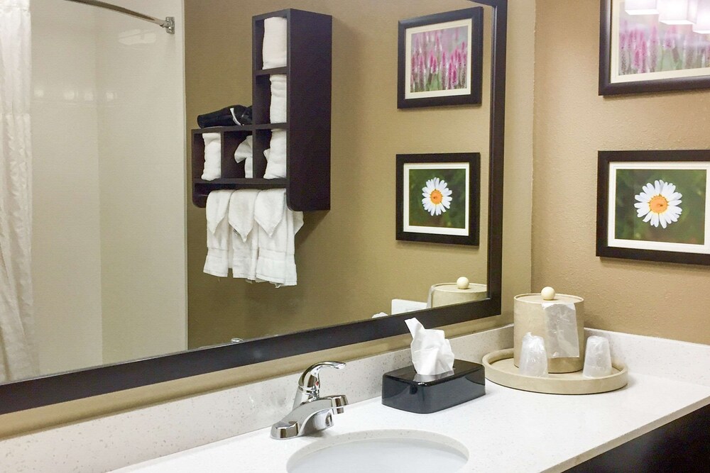 Bathroom, Comfort Suites Regency Park