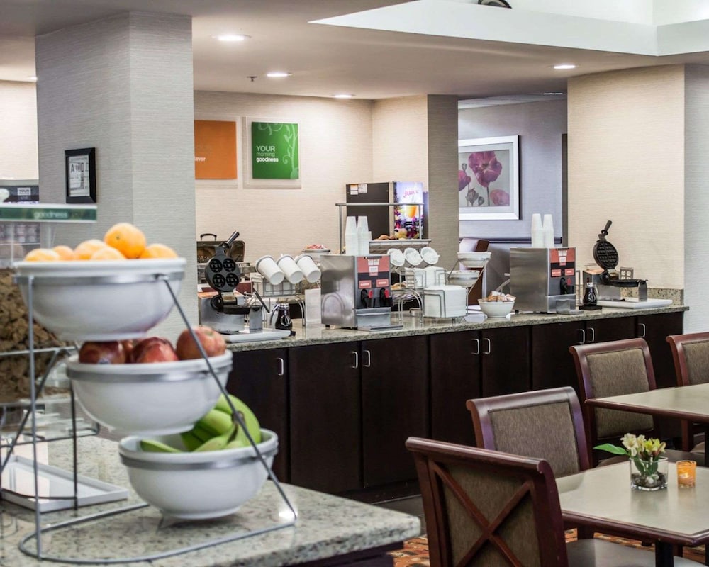 Breakfast area, Comfort Suites Regency Park