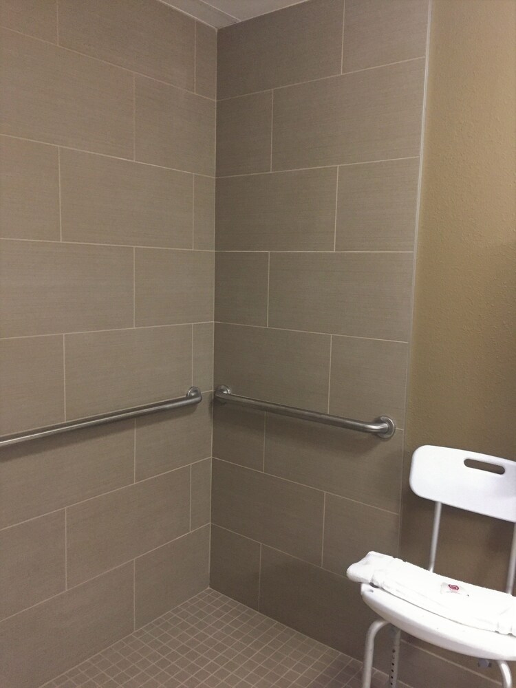 Bathroom shower, Comfort Suites Regency Park