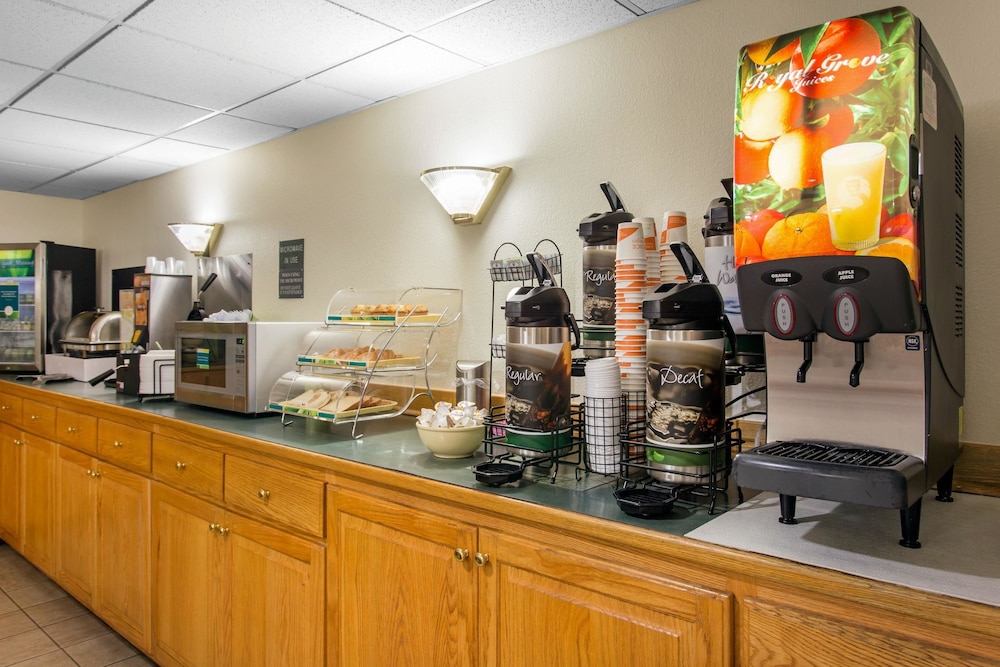 Coffee service, Quality Inn Surfside Myrtle Beach