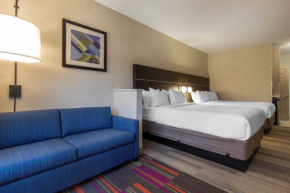 Holiday Inn Express & Suites Chicago West - St Charles, an IHG Hotel