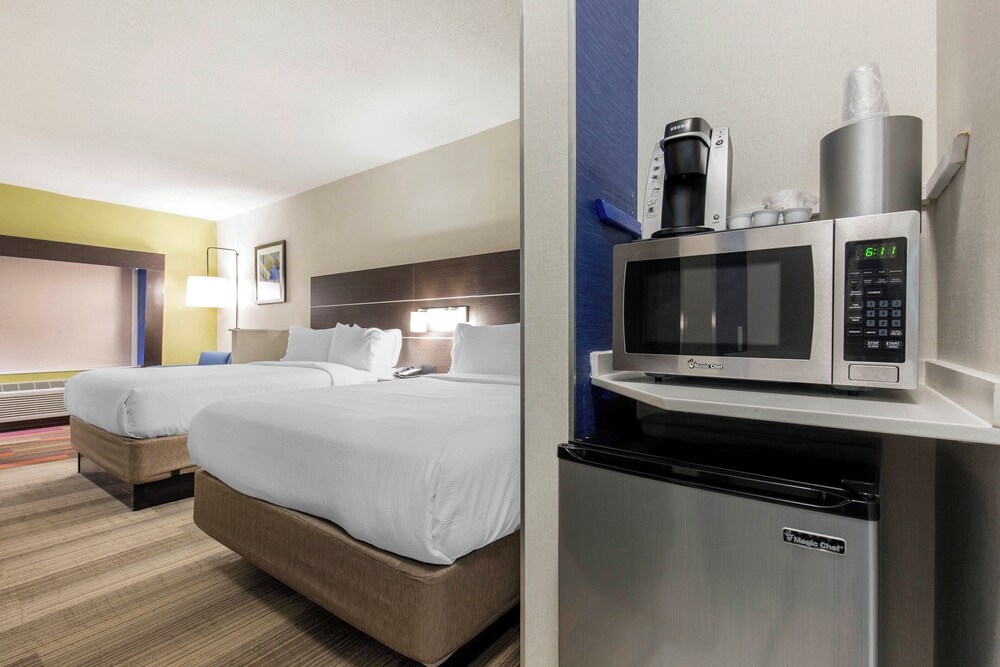 Room, Holiday Inn Express & Suites Chicago West - St Charles, an IHG Hotel