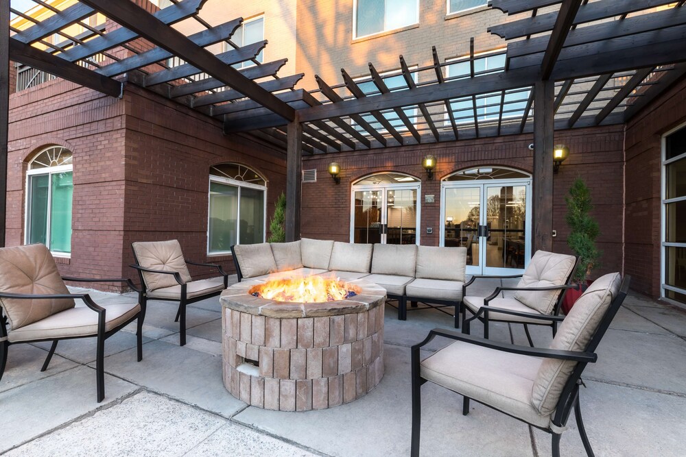 Terrace/patio, Country Inn & Suites by Radisson, Lake Norman Huntersville, NC