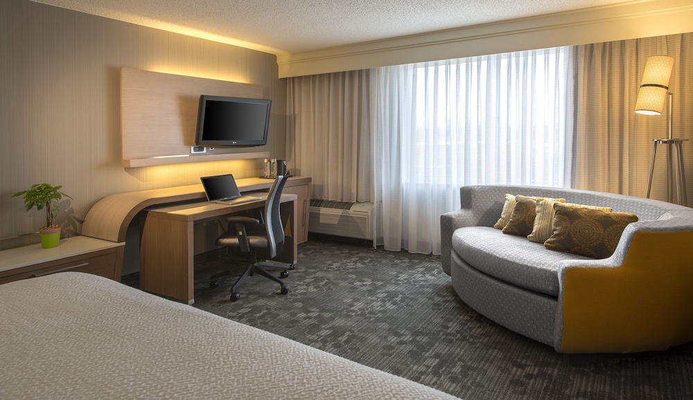 Courtyard by Marriott Cleveland Airport South