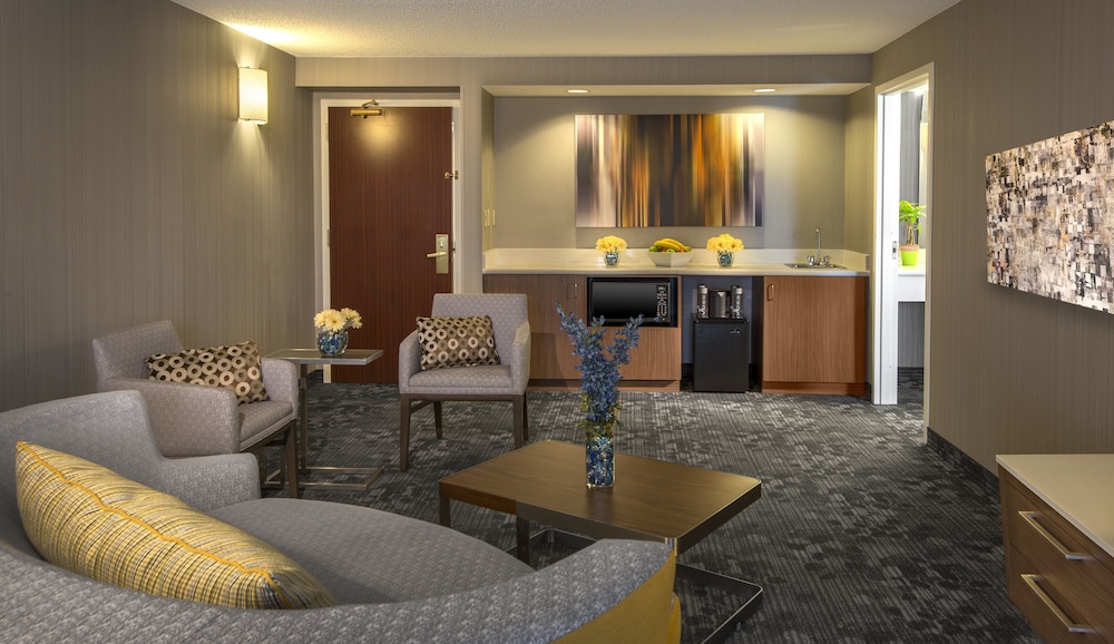 Courtyard by Marriott Cleveland Airport South