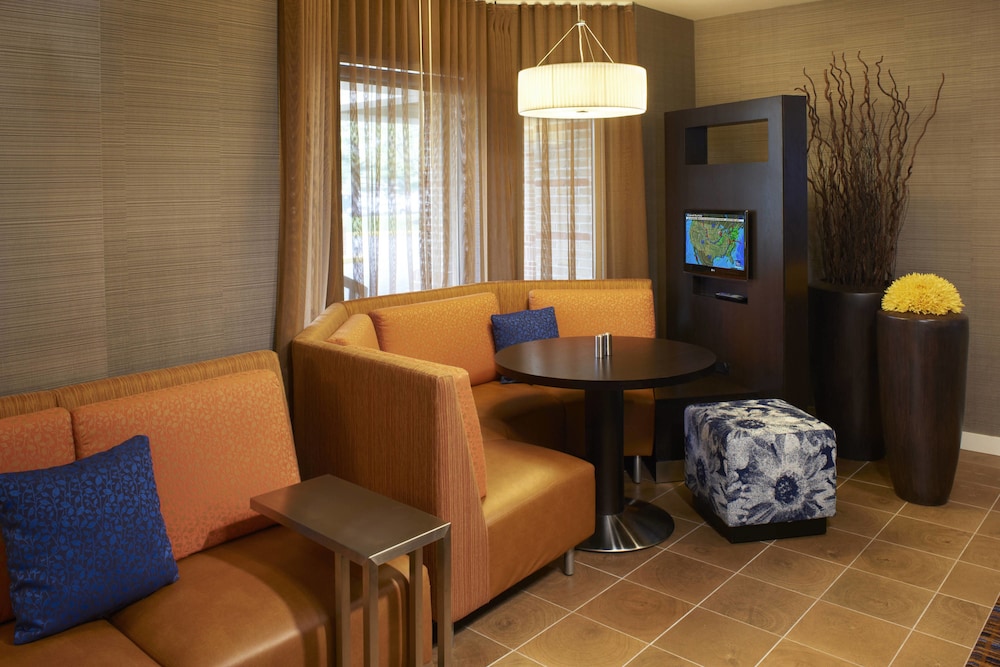 Courtyard by Marriott Cleveland Airport South