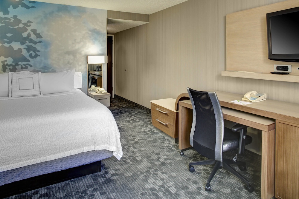 Courtyard by Marriott Cleveland Airport South