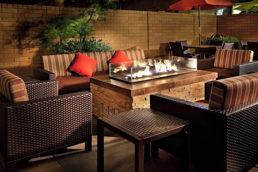 Courtyard Portland Downtown/Convention Center in Portland Best Rates