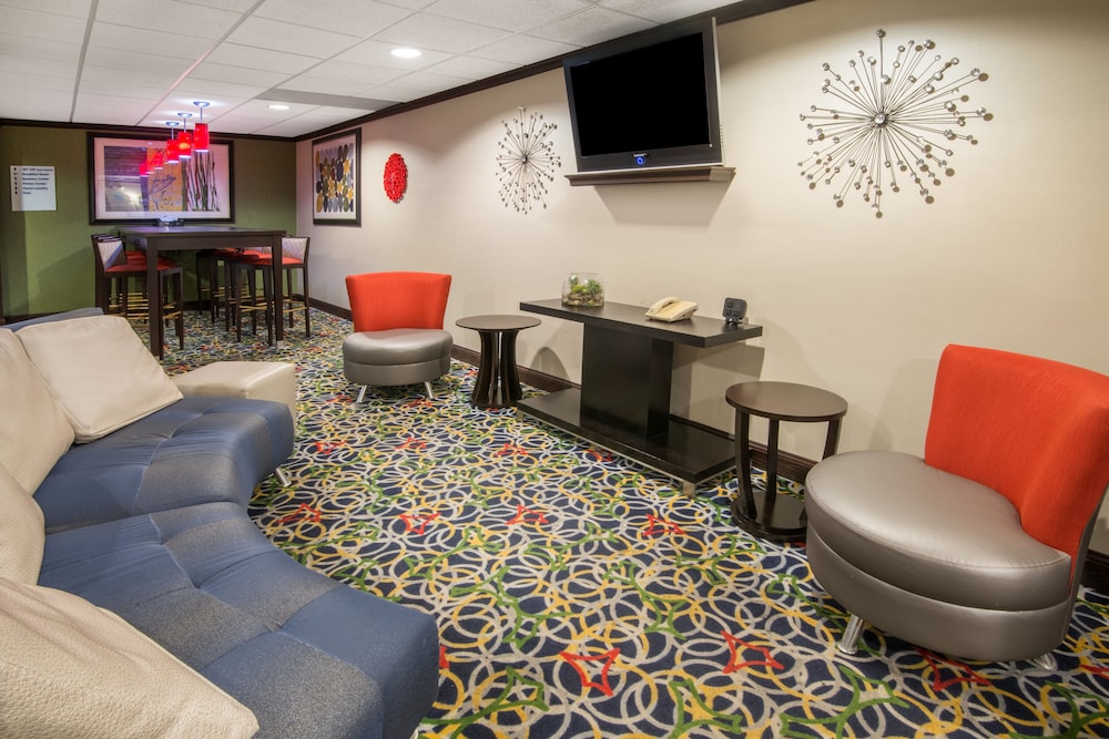 Lobby, Holiday Inn Express Cleveland Airport - Brookpark, an IHG Hotel