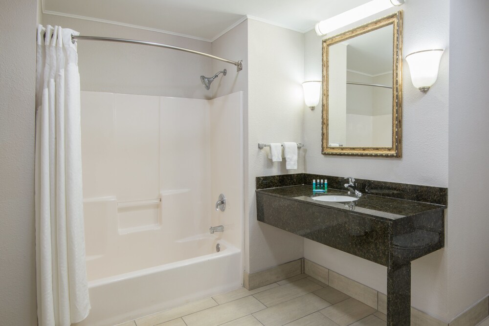 Bathroom, Holiday Inn Express Cleveland Airport - Brookpark, an IHG Hotel