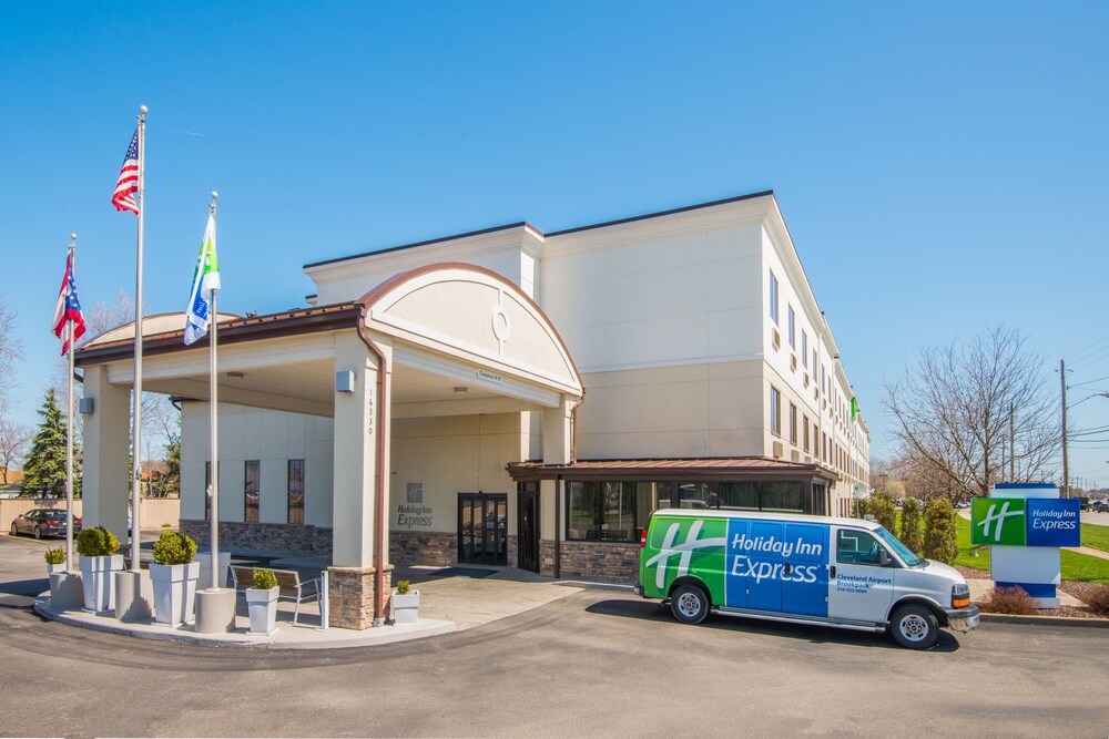 Exterior, Holiday Inn Express Cleveland Airport - Brookpark, an IHG Hotel