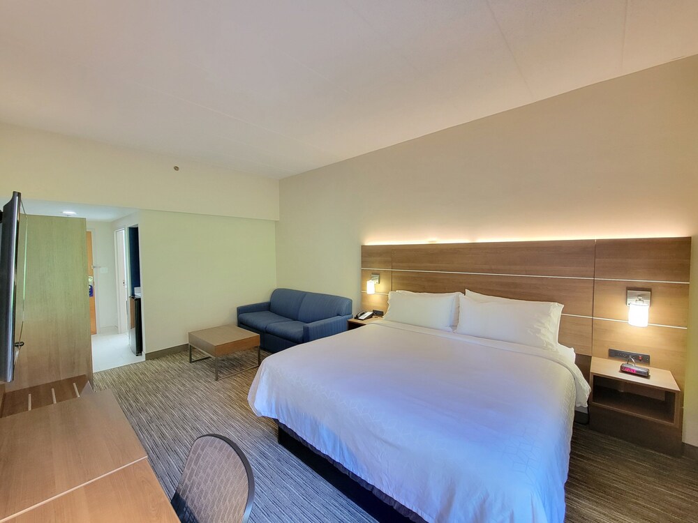 Holiday Inn Express Edgewood-Aberdeen-Bel Air, an IHG Hotel