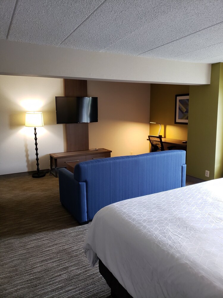 Room, Holiday Inn Express Edgewood-Aberdeen-Bel Air, an IHG Hotel