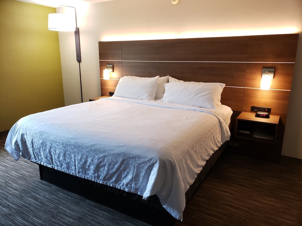 Room, Holiday Inn Express Edgewood-Aberdeen-Bel Air, an IHG Hotel