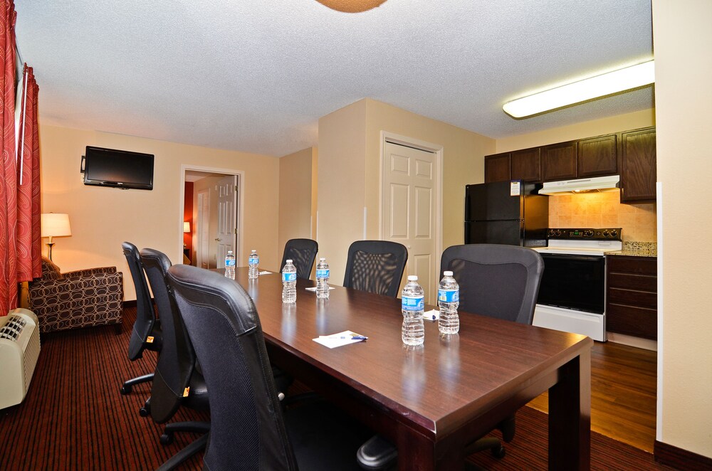 Mainstay Suites Knoxville Airport