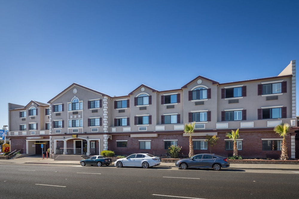 Super 8 by Wyndham San Bruno /SF Intl Arpt West