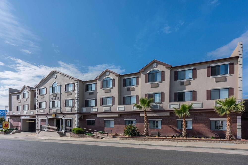 Super 8 by Wyndham San Bruno /SF Intl Arpt West