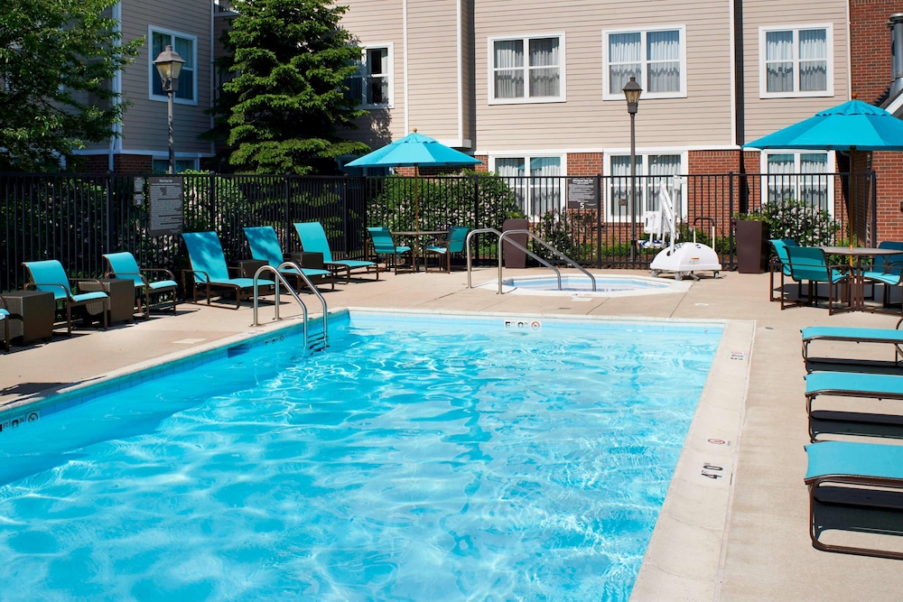 Pool, Sonesta ES Suites Chicago Waukegan Gurnee