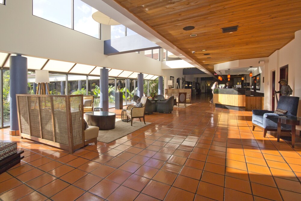 Shula S Hotel Golf Club 2018 Room Prices 98 Deals Reviews Street View Featured Image Lobby