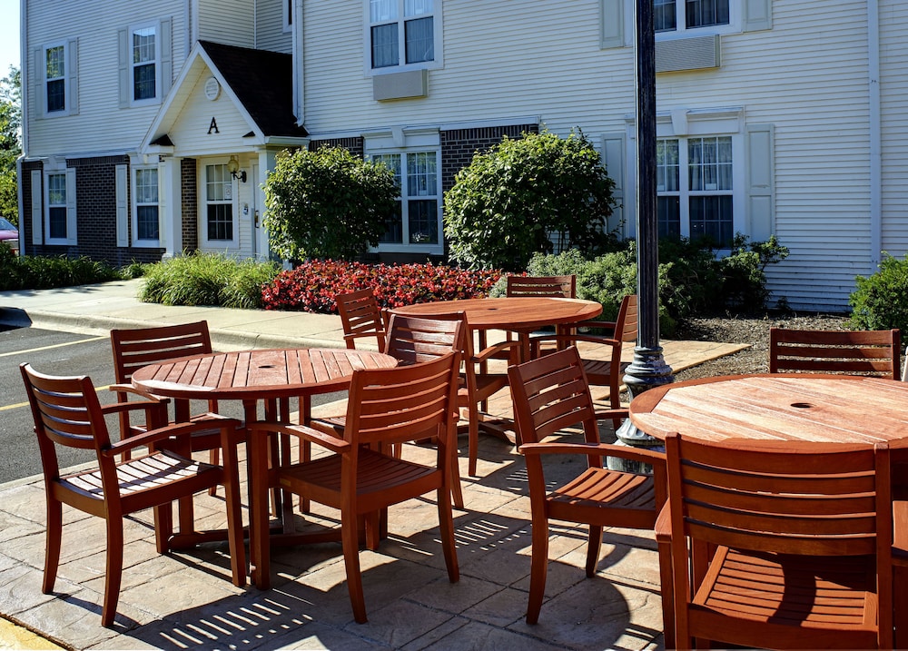 BBQ/picnic area, Extended Stay America Suites Chicago Elgin West Dundee