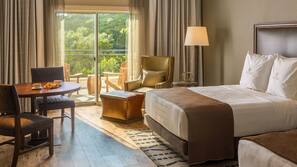 Hypo-allergenic bedding, in-room safe, desk, laptop workspace