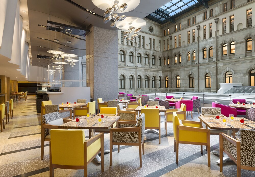 Breakfast area, The Fullerton Hotel Sydney