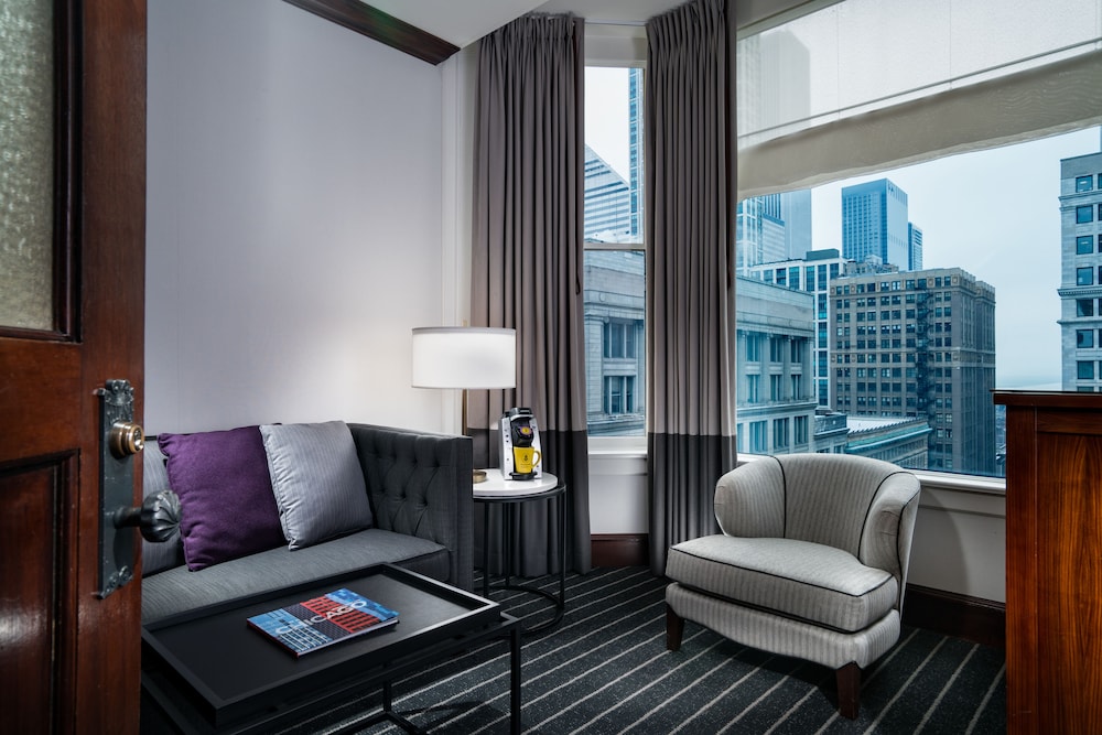 Staypineapple, An Iconic Hotel, The Loop