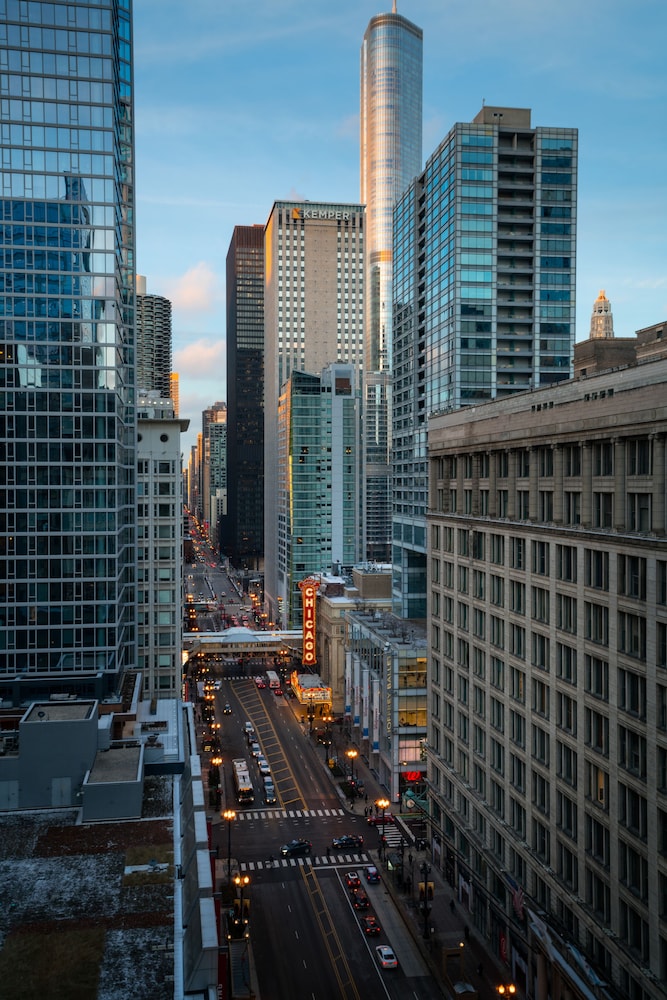 Staypineapple, An Iconic Hotel, The Loop