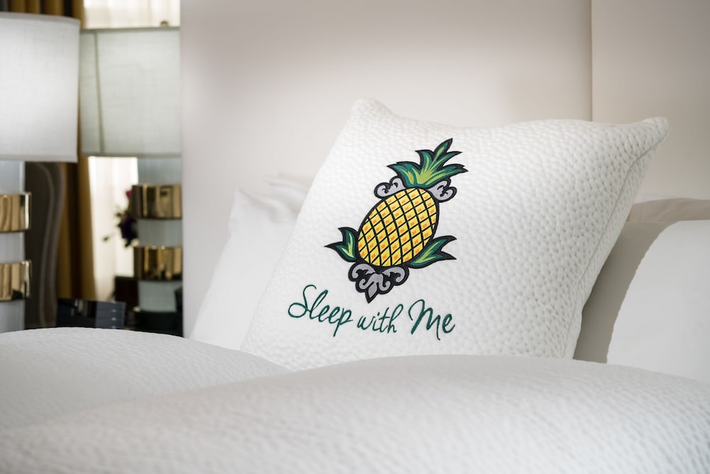 Staypineapple, An Iconic Hotel, The Loop