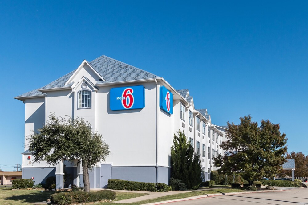 Front of property, Motel 6 Fort Worth, TX - Burleson