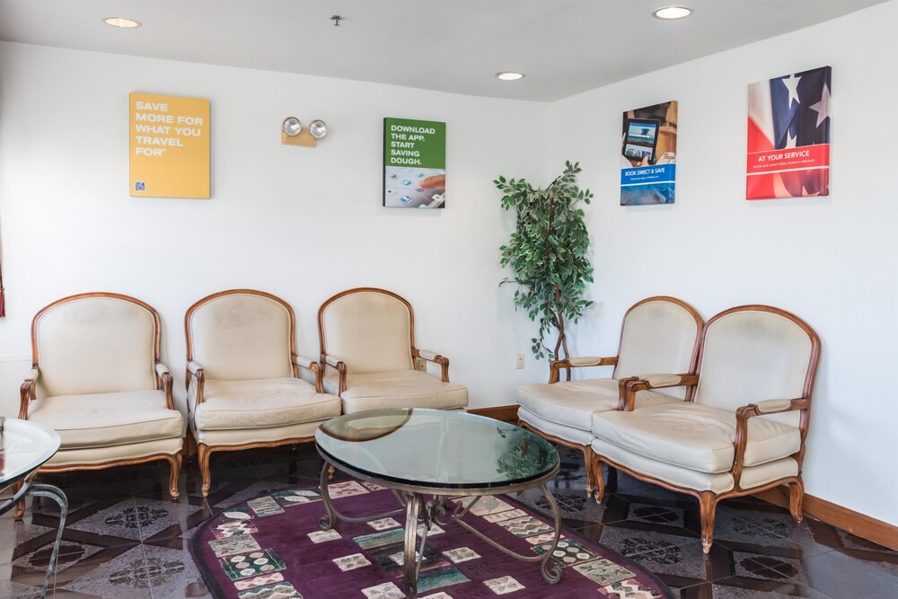 Lobby sitting area, Motel 6 Fort Worth, TX - Burleson