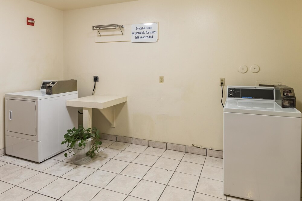 Laundry room, Motel 6 Fort Worth, TX - Burleson