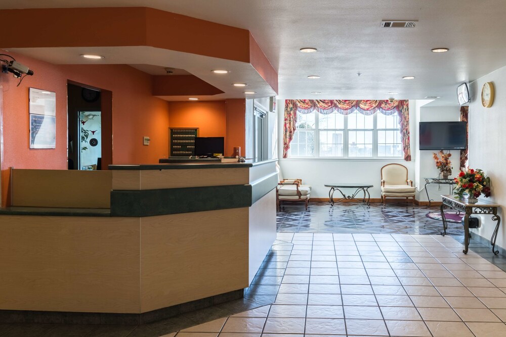 Lounge, Motel 6 Fort Worth, TX - Burleson