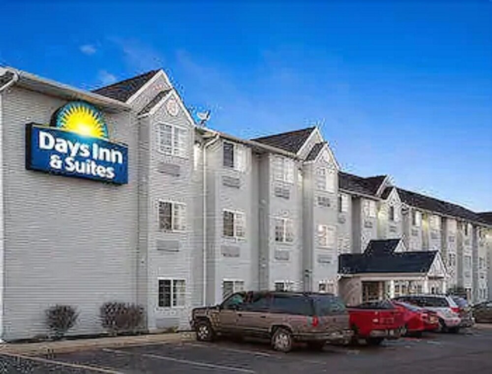 Days Inn & Suites by Wyndham Lafayette IN