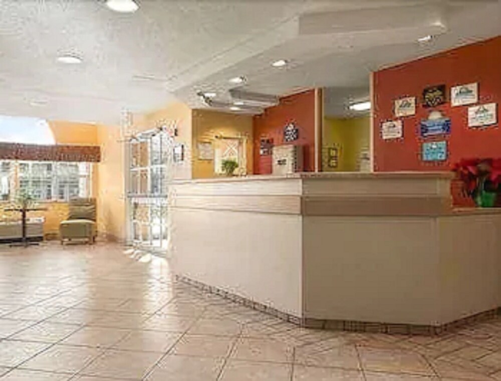 Days Inn & Suites by Wyndham Lafayette IN