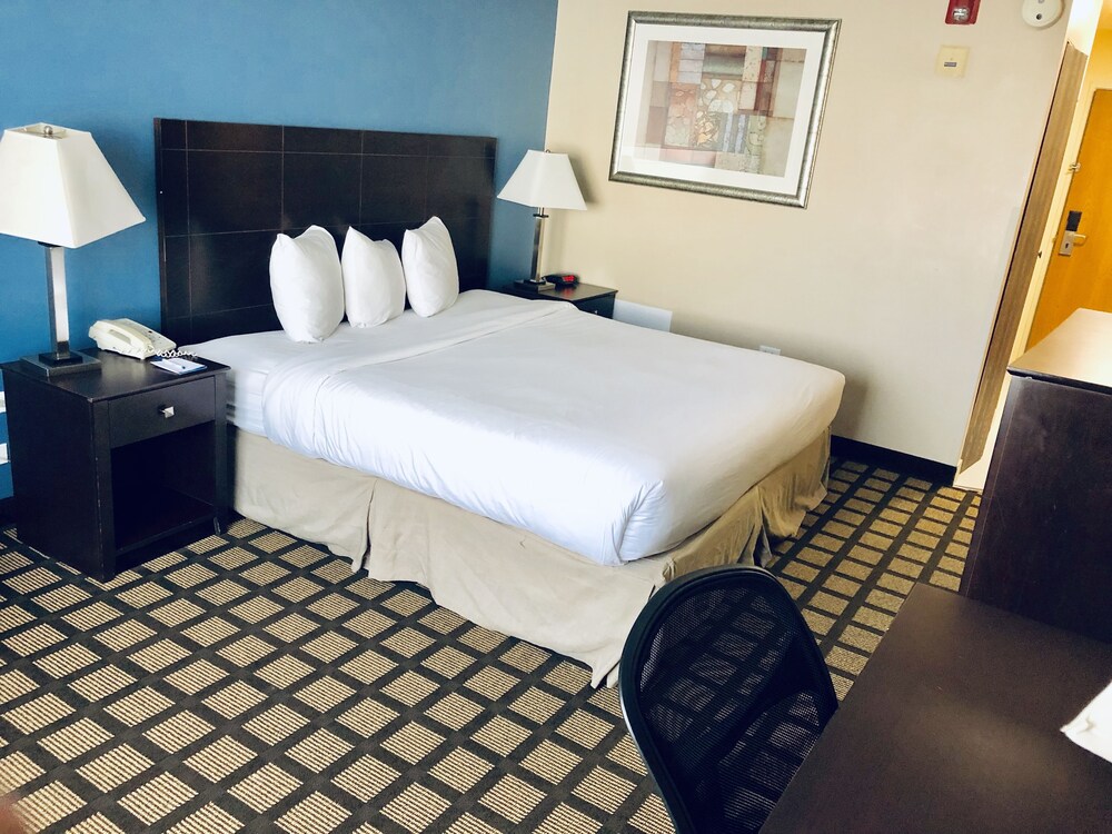 Baymont by Wyndham Gurnee in Chicago Best Rates & Deals on Orbitz