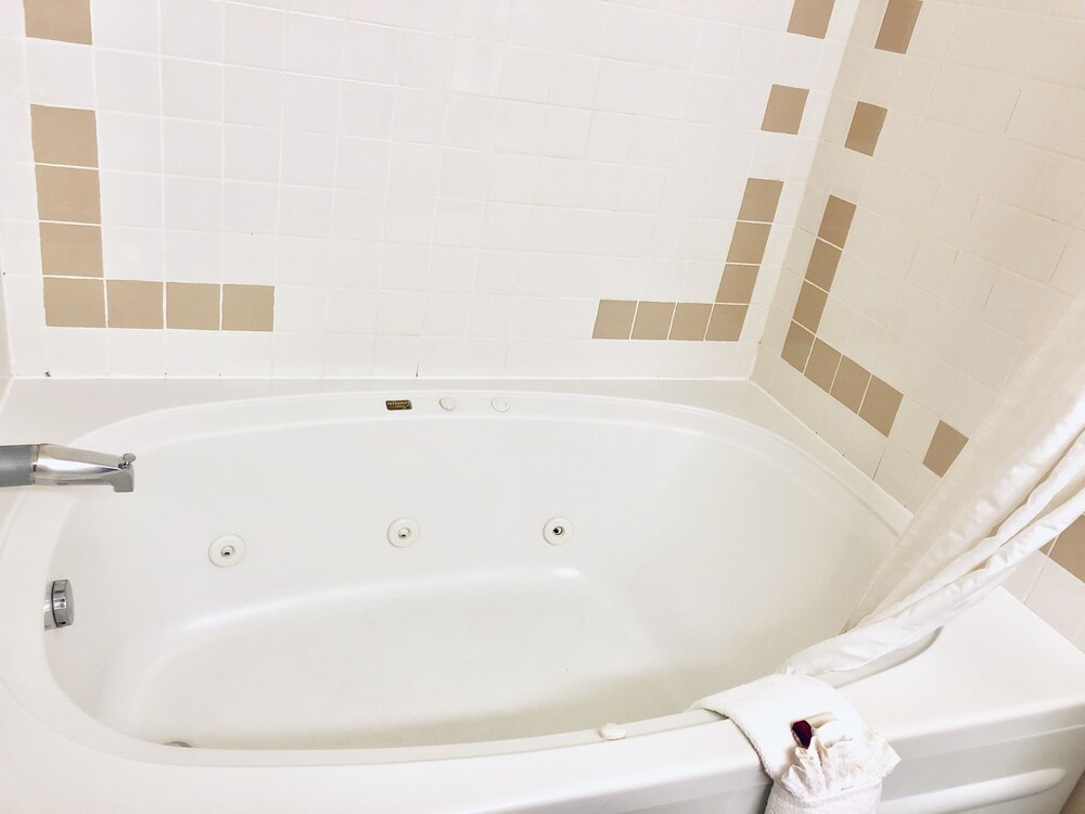 Baymont by Wyndham Gurnee in Chicago Best Rates & Deals on Orbitz