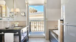 Egyptian cotton sheets, premium bedding, minibar, in-room safe