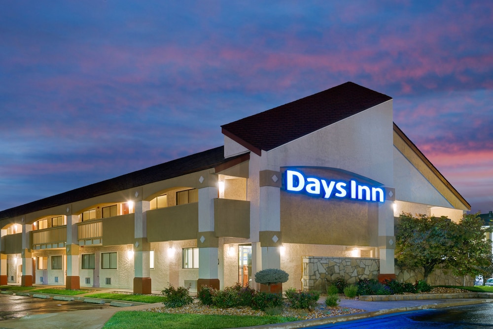 Days Inn by Wyndham Overland Park/Metcalf/Convention Center