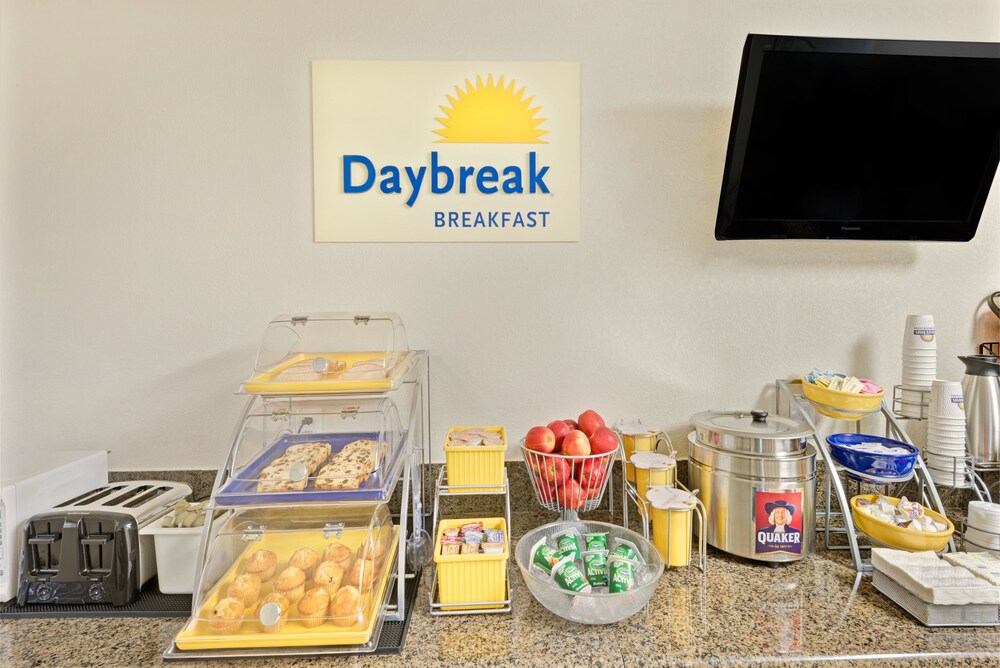 Days Inn by Wyndham Overland Park/Metcalf/Convention Center