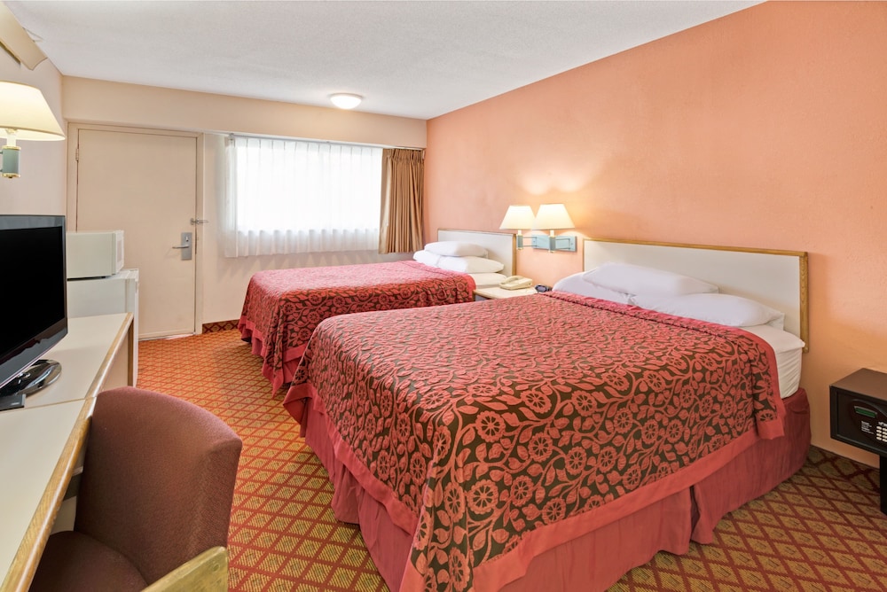 Days Inn by Wyndham Overland Park/Metcalf/Convention Center