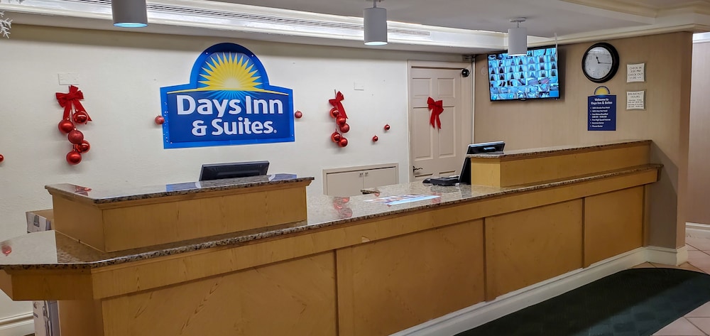 Days Inn & Suites by Wyndham Schaumburg