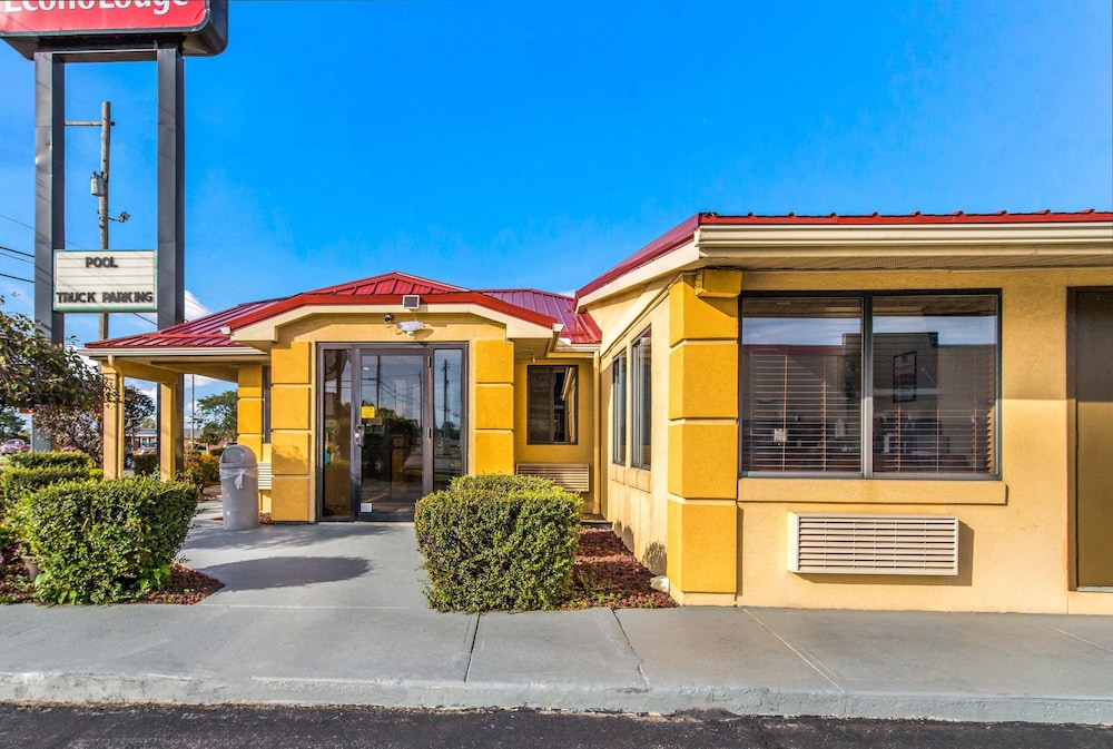 Exterior, Econo Lodge Norwalk