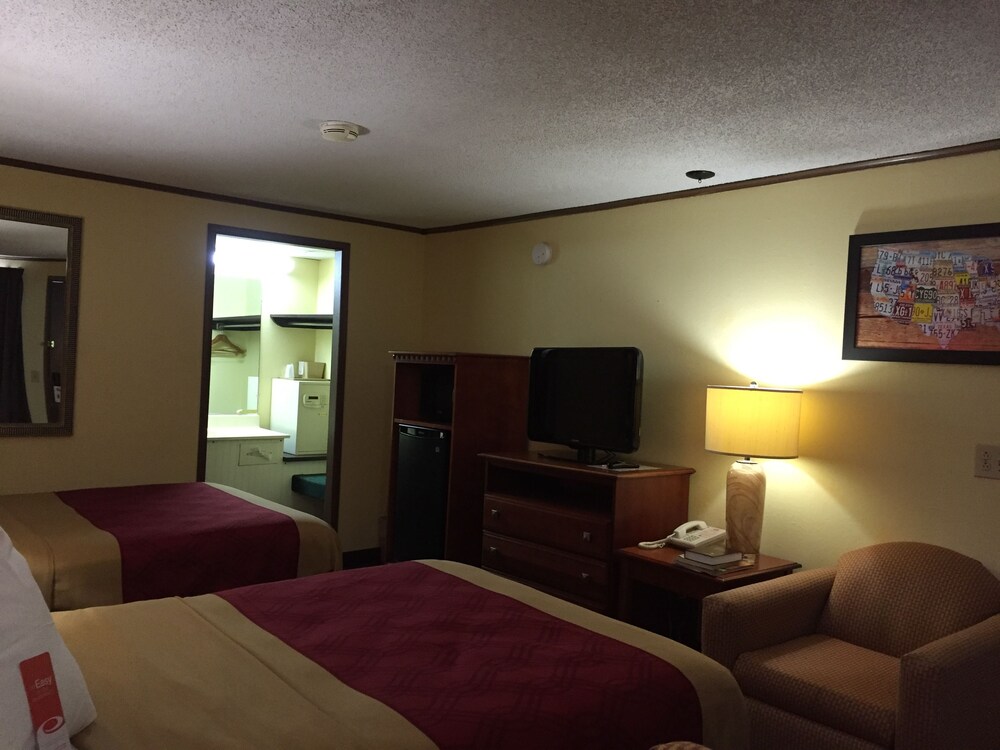 Room, Econo Lodge Norwalk