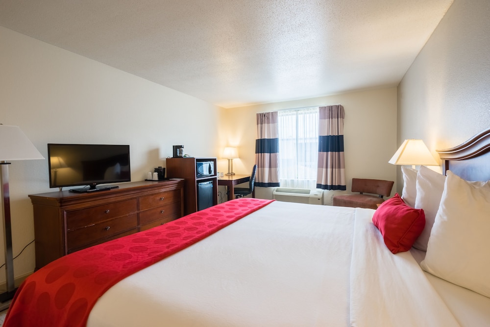 Cottonwood Suites Savannah Hotel & Conference Center